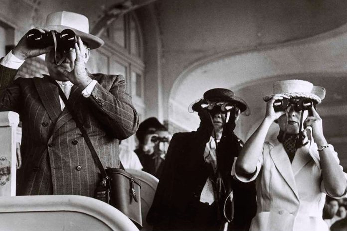 ROBERT CAPA GERÇEK EN İYİ FOTOĞRAFTIR SERGİSİ ARA GÜLER MÜZESİ'NDE-