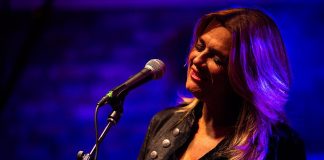 BİRSEN TEZER WORLD AKUSTİK SAHNESİNDE