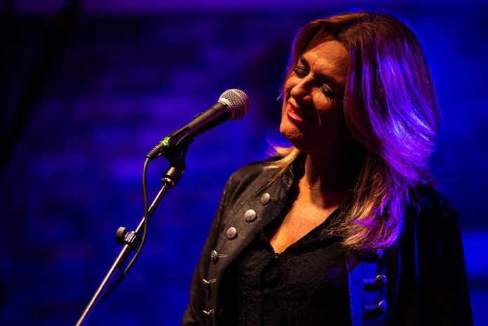 BİRSEN TEZER WORLD AKUSTİK SAHNESİNDE