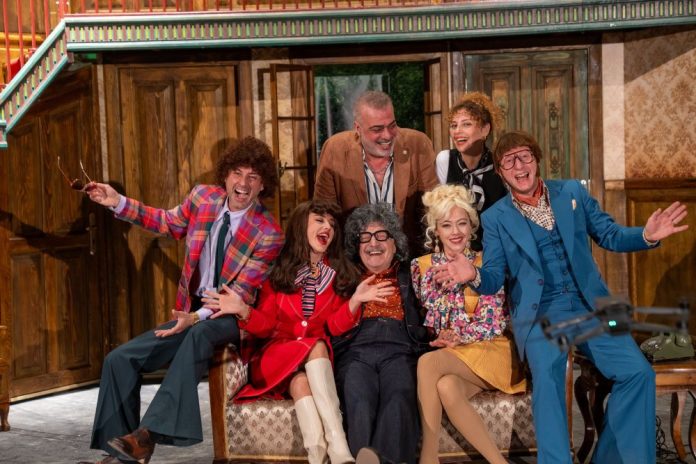 GÜLMEYİ ÖZLEYENLER İÇİN OYUNUN OYUNU