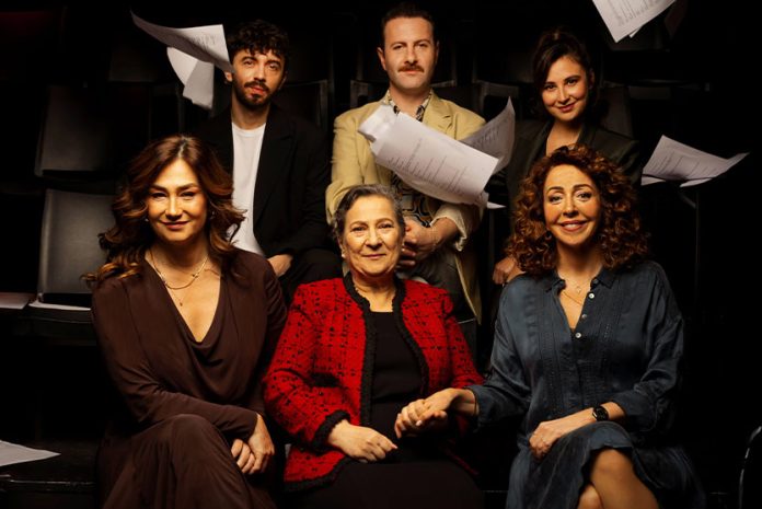 BİR AİLE PROVASI PRÖMİYER YAPIYOR