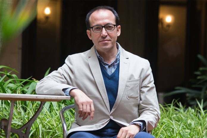 BURHAN SÖNMEZ'DEN ÇARPICI BİR ROMAN KIRMIZI AYNA kırmızı ayna - burhan sönmez
