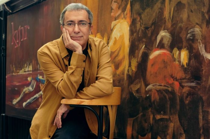 ATTİLÂ ŞENKON'DAN YENİ KİTAP-HUZURSUZLAR attila şenkon - huzursuzlar - everest yayınları