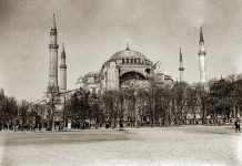 AYASOFYA’NIN DEĞİŞİMİNİN GÖRSEL BELGELERİ: “FETHİN MÜHRÜ” Ayasofya'nın bilinmeyen fotoğrafları yayımlandı.