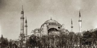 AYASOFYA’NIN DEĞİŞİMİNİN GÖRSEL BELGELERİ: “FETHİN MÜHRÜ” Ayasofya'nın bilinmeyen fotoğrafları yayımlandı.
