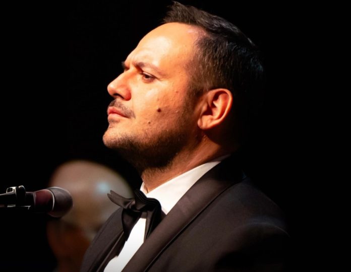 MURAT KARAHAN ROMANTİKLER İLE ZORLU PSM'DE Farklı dönemlerden ve müzikal dünyalardan eserleri aynı sahnede buluşturan “Romantikler”, Murat Karahan’ın güçlü vokali ve kendine özgü yorumuyla 26 Eylül akşamı Zorlu PSM Turkcell Sahnesi’nde
